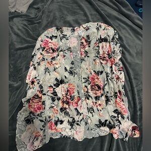 🩷NWOT floral cover